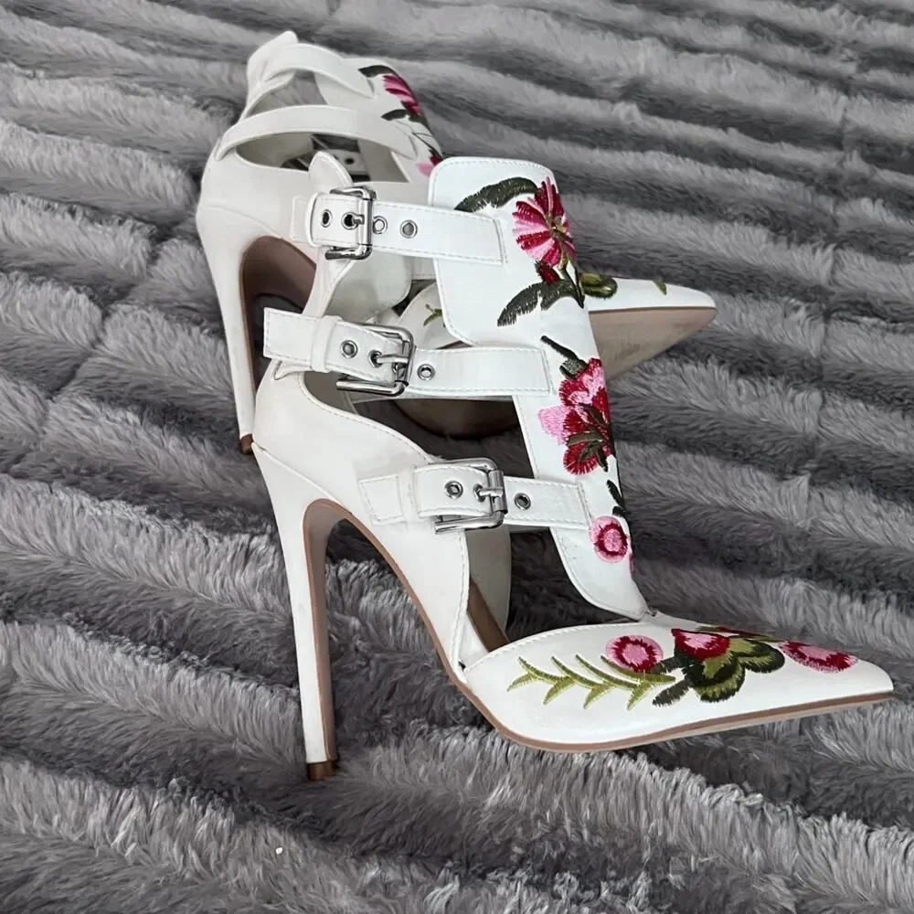Shoedazzle White Multicolored Floral Embroidered Liza Booties Size 5.5 - Picture 2 of 11